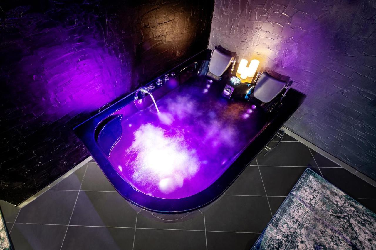Appartement Jacuzzi Cinema Loft à Kaunas Extérieur photo