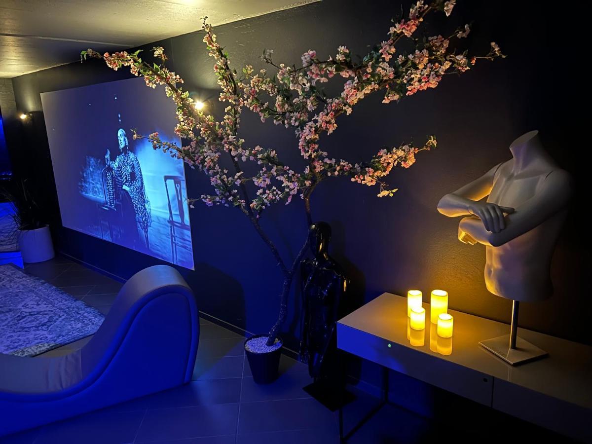 Appartement Jacuzzi Cinema Loft à Kaunas Extérieur photo